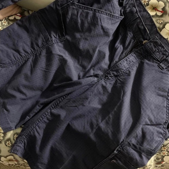 Blue Carthartt Cargo Men's Shorts Size 34 - Picture 2 of 2